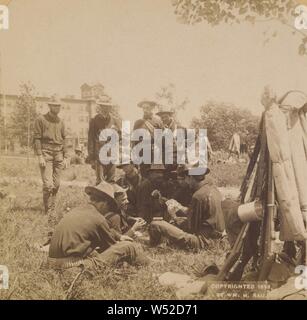 Für Porto Rico. Ein kleines Spiel am Straßenrand., William H. Rau (American, 1855-1920), 1898, Eiweiß silber Drucken Stockfoto