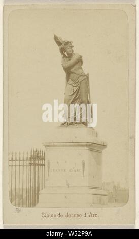 Statue de Jeanne d'Arc, Richou (Französisch, aktive Orléans, Frankreich 1850s - 1860s), ca. 1868, Eiweiß silber Drucken Stockfoto