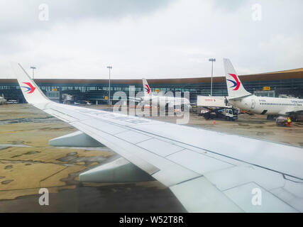 ---- Düsenflugzeuge von China Eastern Airlines sind auf einem Flughafen in Shanghai, China, 10. Oktober 2018 gesehen. China Eastern Airlines Co Ltd, einer der c Stockfoto