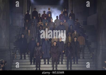 Modelle zeigen neue Kreationen an der Ermenegildo Zegna fashion Show, die im Rahmen der Mailänder Men's Fashion Week Herbst/Winter 2019 in Mailand, Italien, 11. Januar 20 Stockfoto