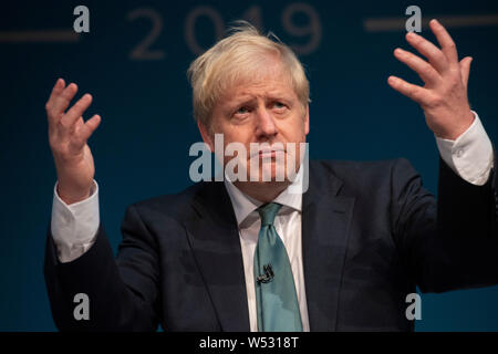 Konservativen Spitzenkandidaten Boris Johnson im Darlington Führung Hustings am Juli 05, 2019 in Guisborough, England. Boris Johnson und Jeremy Hunt sind die letzten zwei Abgeordnete der Linken im Wettbewerb zu Theresa können als Führer der Konservativen Partei ersetzen. Stockfoto