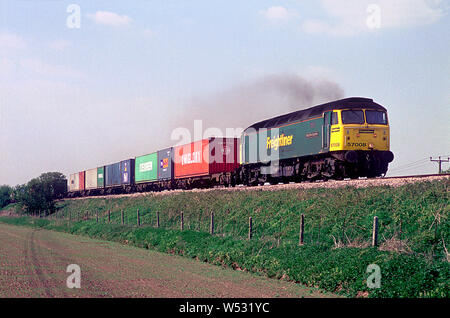 Ein Freightliner Class 57 Lokomotive Nummer 57008 "Freightliner Explorer' an Kühlung Straße auf das Korn Niederlassung in Kent. 16. April 2002. Stockfoto