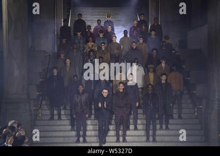 Modelle zeigen neue Kreationen an der Ermenegildo Zegna fashion Show, die im Rahmen der Mailänder Men's Fashion Week Herbst/Winter 2019 in Mailand, Italien, 11. Januar 20 Stockfoto