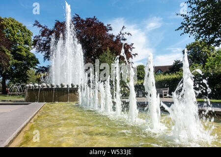 Das Jubiläum Brunnen in Windsor, Berkshire, UK ist ein Wasserspiel in einer ruhigen, abgelegenen Ort in Goswell Park. Stockfoto