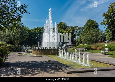 Das Jubiläum Brunnen in Windsor, Berkshire, UK ist ein Wasserspiel in einer ruhigen, abgelegenen Ort in Goswell Park. Stockfoto