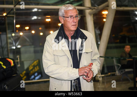 Italienischen Fußball Manager Marcello Lippi, der ehemalige Headcoach des Chinesischen Nationalen Männer Fußballmannschaft, kommt an der Guangzhou Baiyun Internatio Stockfoto