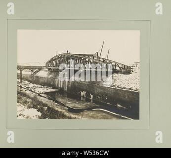 Moore Lane Swing Bridge - Außen, G. Herbert & Horace C. Bayley, Manchester, England, negative Dezember 1890, Druck 1894, Silbergelatineabzug, 17,2 × 23,4 cm (6 3/4 x 9 3/16 in. Stockfoto