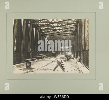 Moore Lane Swing Bridge - Interieur, G. Herbert & Horace C. Bayley, Manchester, England, negative Oktober 1891, Druck 1894, Silbergelatineabzug, 16,4 × 23 cm (6 7/16 x 9 1/16 Zoll Stockfoto