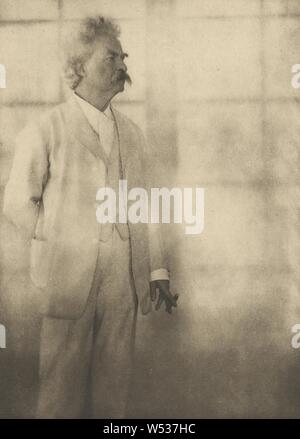 Mark Twain (Samuel Langhorne Clemens), Alvin Langdon Coburn (Briten, geboren Amerika, 1882 - 1966), London, England, negative Dezember 21, 1908, Druck 1913, Photogravüre, 20,6 x 14,8 cm (8 1/8 x 5 13/16 in Stockfoto