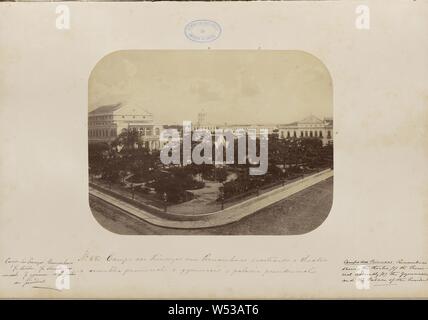 Campo das Princezas em Pernambuco mostrando o Theatro ein assemblea provinziellen o gymnasio e Palacio Presidencial, Marc Ferrez (Brasilien, 1843-1923), Recife, Pernambuco, Brasilien, 1875-1876, Eiweiß Silber drucken, 19,3 × 25,3 cm (7 5/8 x 9 15/16 in Stockfoto