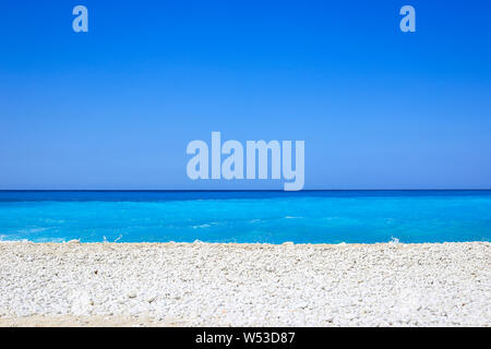 Berühmten Strand Myrtos auf der Insel Kefalonia, einem der schönsten Strände in Griechenland. Stockfoto
