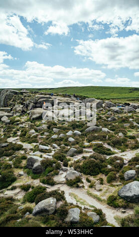 Ilkley Moor Kuh und Kalb Felsen in Yorkshire, Vereinigtes Königreich. Auch als Hangingstone Felsen bekannt. Stockfoto