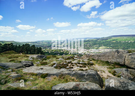 Ilkley Moor Kuh und Kalb Felsen in Yorkshire, Vereinigtes Königreich. Auch als Hangingstone Felsen bekannt. Stockfoto