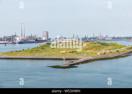 Deutsche zweite Weltkrieg Küstenschutz auf einer Insel im Hafen von IJmuiden, Niederlande Stockfoto