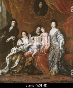 David Klöcker Ehrenstrahl, König Karl XI., Maria, Königin Eufrosyne Ulrika Eleonora d.Ä, Königin Hedvig Eleonora, Prinzessin Hedvig Sofia, König Karl XII. und König Karl X Gustav Karl XI, 1655-1697, König von Schweden mit, Familie, Malerei, Portrait, Charles XI von Schweden, Öl auf Leinwand, Höhe 259 cm (101,9 cm), Breite 228 cm (89,7 Zoll) Stockfoto