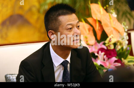 ---- Shu Yuhui, Gründer und Chairman von Quanjian Gruppe, wird dargestellt, bei einem Interview in Tianjin, China, 27. Februar 2017. China's Top politische Ad Stockfoto