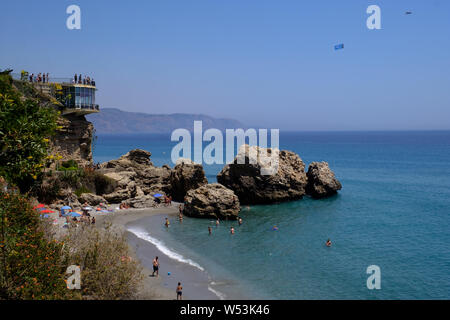 Playa El Salon in Nerja, Malaga, Axarquia, Andalusien, Costa del Sol, Spanien Stockfoto