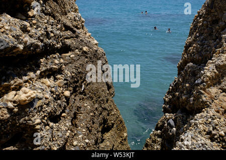 Playa El Salon, Nerja, Malaga, Axarquia, Andalusien, Costa del Sol, Spanien Stockfoto