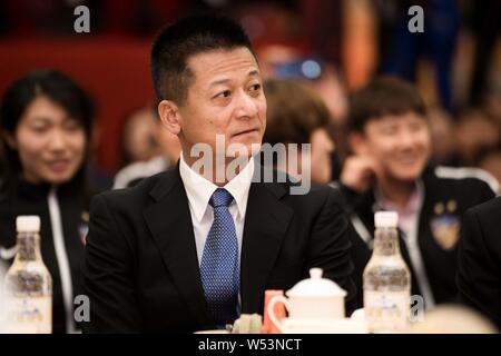 ---- Shu Yuhui, Gründer und Chairman von Quanjian Gruppe, nimmt an einem Treffen für Tianjian Quanjian F.C. vor der Chinese Football Association 2018 Stockfoto