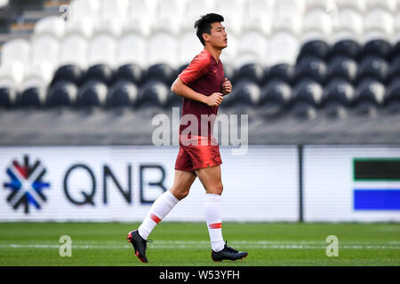 Wu Lei der chinesischen nationalen Männer Fußball Team nimmt teil an einer Schulung für den AFC Asian Cup Gruppe C Spiel gegen Philippinen in Abu Dha Stockfoto