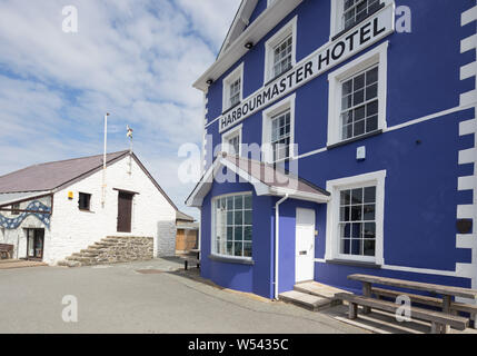 Der Hafenmeister Hotel in Aberaeron ein beliebter Badeort, Ceredigion, Wales, Großbritannien Stockfoto