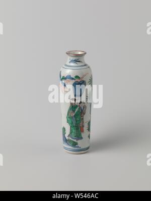 Vase (Katze) mit einem gelehrten Beamten und seiner Knechte in einer Landschaft, kleine zylindrische Vase (Katze) aus Porzellan mit einer Verbreitung von Hals, in unterglasur Blau und auf der Glasur Rot, Grün, Gelb, Aubergine und Schwarz lackiert. An der Wand ein Würdenträger in einer Landschaft mit Pflanzen, eine Banane Pflanze, Felsen und Berge. Hinter ihm ein Diener mit einem Ventilator, eine zweite Angestellte trägt ein Buch. Zweimal eine Anlage auf dem Hals. Die Unterseite ist Unglasiert. Übergangszeit Porzellan mit Emaille Farben, Jean Theodore Royer, anonyme, China, C. 1640 - C. 1680, Ming-Dynastie (1368-1644)/Ch'ing-Dynastie (1644-1912)/Chongzhen - Zeitraum Stockfoto