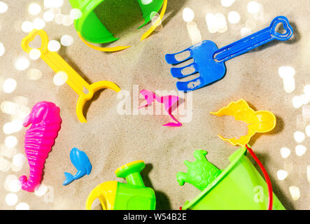 Nahaufnahme der sandspielzeug Kit im Sommer Strand Stockfoto