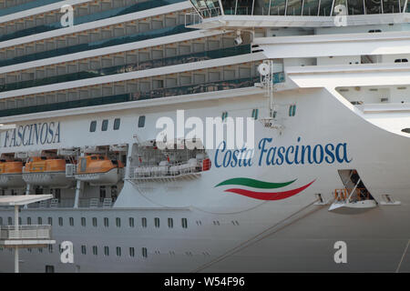 Savona, Italien - May 30, 2019: Vorstand: Cruise Liner Stockfoto