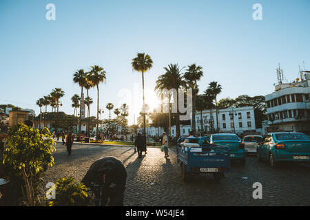 Tanger, Marokko, 11. MAI 2019: Grand Socco (d. h. Großer Platz, offiziell als Place du Grand 9 Avril 1947 bekannt) ist ein Platz in der Medina von Stockfoto