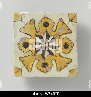 Fliesen, in gelb lackiert, Mangan. Gelappte Rosette, bei der eine 8-Stern. In den Ecken ein Viertel der Octagon, mit einer dünnen Linie in die Rosette verbunden., anonyme, Marokko (möglicherweise), 1600-1800, Steingut, Zinn Glasur, h 12,8 cm x W 12,5 cm x t 2 cm Stockfoto