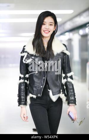 Chinesische Modell Xi Mengyao, auch als Ming Xi bekannt, kommt an einem Flughafen in Shanghai, China, 8. Februar 2019. Stockfoto