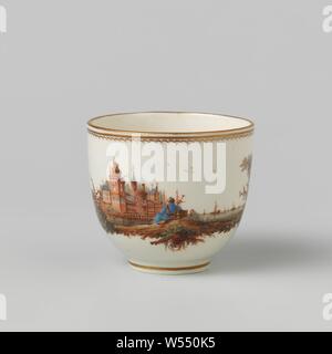 Kopf, bemalt mit Wasser Landschaft mit Schloss / Palast, Porzellan, bunt bemalt mit Wasser Landschaft in Grün und Braun mit Zahlen in blau, rot-braun und lila am Ufer und mit einem großen Schloss / Palast auf der anderen Seite mit hellen blauen Fenstern und Dächern. Goldrausch entlang der Kanten, das Ohr ist auch in gold dekoriert., Manufactuur Oud-Loosdrecht, Loosdrecht, C. 1778 - C. 1782, Porzellan (Material), h 6,1 cm × w 8,8 cm Stockfoto