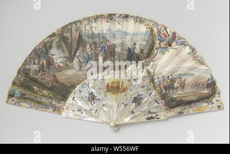 Folding Fan mit einem Blatt Papier mit einem militärischen Encampment und eine Armee Bildung auf der Vorderseite, die Belagerung einer Stadt auf der Rückseite, ein AJOUR und geprägte Perlmutt Rahmen, dieser Lüfter steht ausschließlich den militärischen Unternehmen gewidmet. Es ist ein gutes Beispiel für eine Einheit in der Platten und Rahmen. Die Zeitschrift hat eine nicht-so-common, asymmetrische Verteilung auf der Vorderseite mit einem Französischen Armee Camp auf der Linken und ein Marschall auf der Rechten, die eine Parade zusammen mit hohen französischen Offizieren auf dem Pferd. In der linken Kartusche: die Soldaten in den grauen Uniformen mit tricorns mit weißen Cocarde ist geschmückt sind Französisch Stockfoto