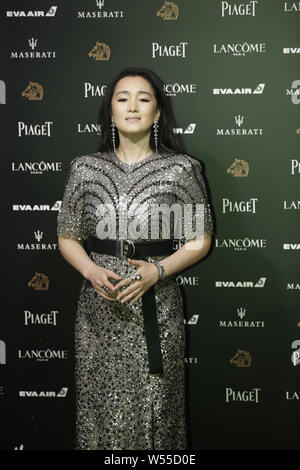 Chinesische Schauspielerin Gong Li kommt auf dem roten Teppich für die 55 Golden Horse Awards in Taipei, Taiwan, 17. November 2018. Stockfoto