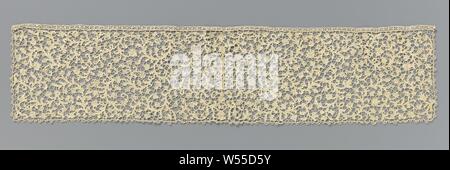 Riegel - Schlupf der Nadel Spitze mit einem symmetrischen Muster von vielen Ranken mit kleinen Blättern und Blumen, Tie-Slip von natürlichen Farben Nadel Spitze: Flache venezianische Spitze. Anscheinend verwirrte aber symmetrische Muster mit einer vertikalen Achse in der Mitte, von dem aus viele Curling Reben und Lamellen bewegen. Die Motive sind mit soffitte Stiche gemacht, mit Cut-outs der einfache Muster in verschiedenen Blüten und Blätter. Die Motive sind miteinander durch einen Stacheldrahtzaun Masse angeschlossen. Zum oberen Rand des Streifens ist mit einem clotted Gurt fertig. Die Unterseite und zwei kurzen Seiten sind mit einem Bogen Edge beendet., anonym, Venedig, C. 1675-c Stockfoto