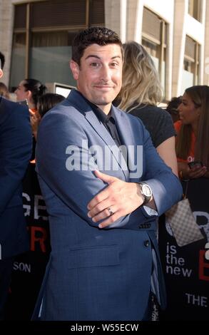 Jason Biggs in der Ankunftshalle für ORANGE IST DAS NEUE SCHWARZ letzte Saison Premiere, der Alice Tully Hall im Lincoln Center, New York, NY 25. Juli 2019. Foto von: RCF/Everett Collection Stockfoto