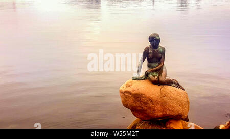 Statue der kleinen Meerjungfrau in Kopenhagen Stockfoto