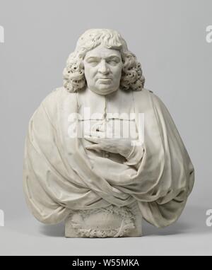 Portrait von Johannes Munter Portrait von Johannes Munter (1611-1685), die sitzende Figur ist bis zur Taille dargestellt. Er schaut Geradeaus und hält seine linke Hand vor der Brust. Die Haare locken nach unten hängen zu den Schultern. Er trägt einen Falz, einem wams und einen Mantel, die sich links und rechts der Taille stecken geblieben ist. Die linke Hand ragt aus dem Mantel, Daumen und Zeigefinger von denen Spielen mit der colchat achors, umgedreht Manschette am Handgelenk. Die semi-Bild ändert sich in einem viereckigen Sockel, auf denen eine Kartusche mit Inschrift. Der Rahmen dieses besteht aus einem Kranz Stockfoto