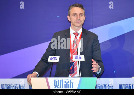 --FILE -- Jakob Rinderknecht, CEO von EF China, besucht einen Gipfel in Peking, China, 19. November 2018. Global Private language tutor Education First (EF) ist Co Stockfoto