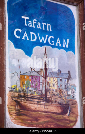 Die Tafarn y Cadwgan Pub in Aberaeron ein beliebter Badeort, Ceredigion, Wales, Großbritannien Stockfoto