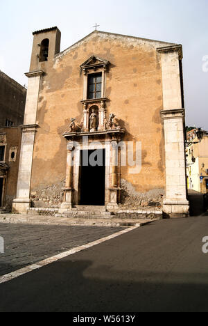 Fassade der Heiligen Katharina von Alexandria Kirche in Taormina, Sizilien, Italien. Stockfoto