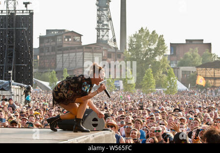 Die französische Sängerin Zaz tritt während des Internationalen Musikfestivals Colours of Ostrava 2019 am 20. Juli 2019 in Ostrava, Tschechien, auf. (CTK Photo/I Stockfoto