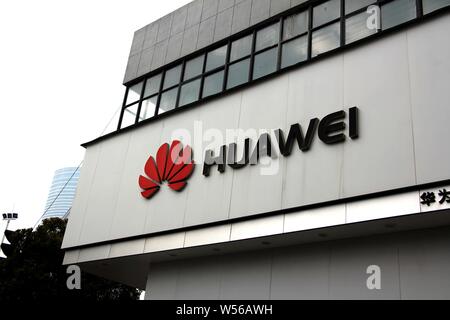 ---- Blick auf ein Schild von Huawei in Shanghai, China, 6. Februar 2019. Telus Corp. bestätigte am Donnerstag, dass die Bereitstellung des Fünften - Gattungen Stockfoto