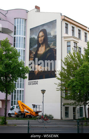 Das groesste Porträt der Mona Lisa weltweit in eine Haeuserwand im Berliner Stadtteil Kreuzberg (nur fuer redaktionelle Verwendung. Keine Werbung. R Stockfoto