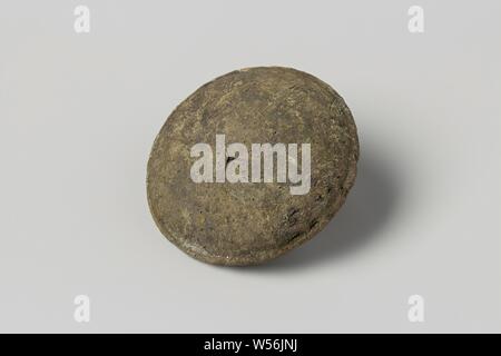 Button aus dem Wrack der East Indies boatman Hollandia, Knoop. (1), Annett, Dutch East India Company, Hollandia (Schiff), anonym, Niederlande, 1700-in oder vor dem 13-Aug-1743, Knochen (Material), h 1,1 cm x T 2,9 cm Stockfoto