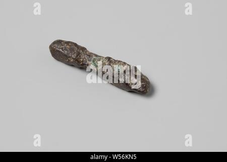 Fragment Stift aus dem Wrack der East India Händler Hollandia, Werkzeuge und Instrumente, Nähen und segelmachen, Pin, fragm oder Welle, erodiert, Annett, Dutch East India Company, Hollandia (Schiff), anonym, Niederlande, 1700-in oder vor dem 13-Aug-1743, kupfer (Metall), h 2,3 cm x B 0,5 cm x T 0,4 cm Stockfoto