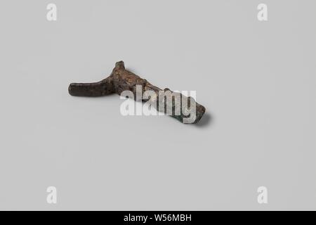 Fragment Stift aus dem Wrack der East Indies Schiff Hollandia, Werkzeuge und Instrumente, Nähen und segelmachen, Pin, fragm der Welle mit Bogen, Annett, Dutch East India Company, Hollandia (Schiff), anonym, Niederlande, 1700-in oder vor dem 13-Aug-1743, kupfer (Metall), h 2,9 cm x B 1,4 cm x T 0,4 cm Stockfoto