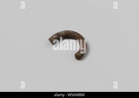 Fragment Hahn aus dem Wrack der East Indiamen Hollandia, Tippen, Zapfen, abnehmbar, fragm oder Ring-förmigen Griff, Annett, Dutch East India Company, Hollandia (Schiff), anonym, Niederlande, 1700-in oder vor dem 13-Aug-1743, kupfer (Metall), h 0,6 cm x B 3,5 cm x T 2,4 cm Stockfoto