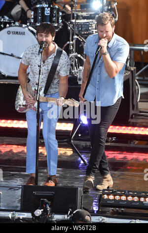 New York, NY, USA. 26. Juli, 2019. Charles Kelley und Dave Haywood dargestellt als Lady Antebellum führt auf den 2019 GMA Sommer-konzertreihe Rumsey Spielfeld im Central Park, New York City am 26. Juli 2019. Quelle: John Palmer. Medien Punch/Alamy leben Nachrichten Stockfoto