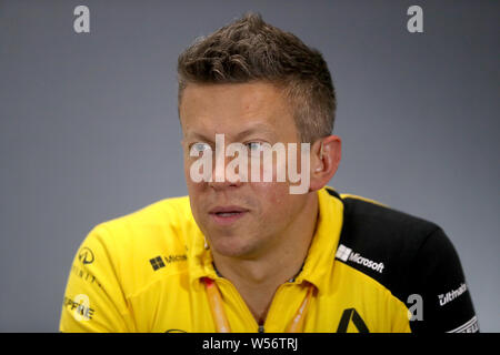 Renault Direktor Marcin Budkowski in der Pressekonferenz während der Praxis Tag für den Britischen Grand Prix in Silverstone, Towcester. Stockfoto